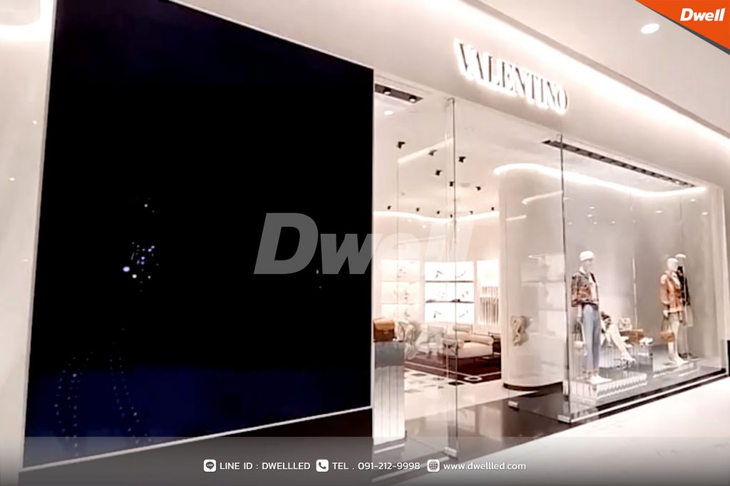 VALENTINO เอ็มควอเทียร์